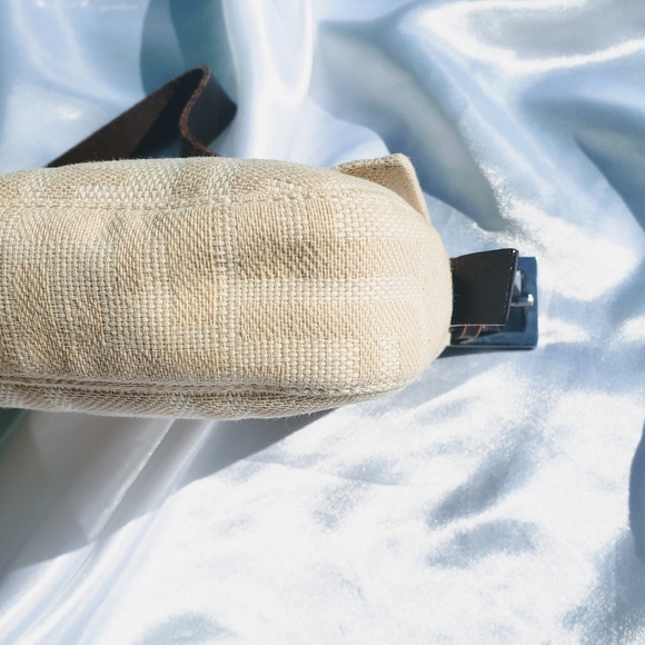 🍦SOLD FENDI ZUCCA BAGUETTE IN BEIGE🍦 - Picture 6 of 13